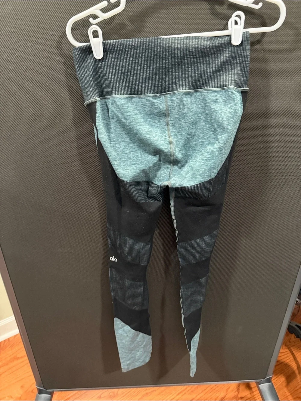 Alo leggings, no size I believe the size small
